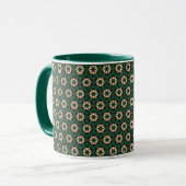 Mug Boules de Noël en or avec arbre vert (Devant gauche)
