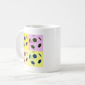 Mug Boules de soccer pop art (Devant gauche)