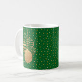 Mug Boules et étoiles dorées sur fond vert (Devant gauche)