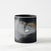 Mug Bouquet d'eau sur une plume blanche (Centre)