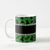 Mug Bourse verte nommée faite sur commande de robe de (Gauche)