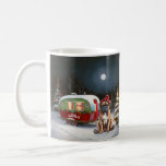 Mug Boxe d'hiver Caravan Christmas Adventure<br><div class="desc">Laissez-vous tenter par la magie d'une nuit d'hiver enneigée alors qu'une caravane glisse gracieusement à travers le paysage illuminé par la lune. La beauté sereine de la neige scintillante et l'éclat enchanteur de la lune créent une scène captivante, promettant une aventure de Noël inoubliable remplie de chaleur, de joie et...</div>