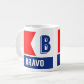 Mug Bravo nautique de l'alphabet "B" de drapeau (Devant gauche)
