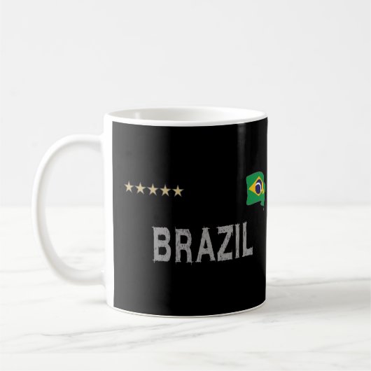 Mug Brésil : Un fan de football en maillot (Gauche)