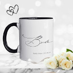 Mug Bride Modern Elegant Script Mariage Nom personnali<br><div class="desc">Bride Modern Elegant Script Typographie Mariage Custom Name Tea Coffee Mug présente le texte simple "Bride" dans une élégante typographie de script de calligraphie noire moderne. Personnalisé avec votre nom personnalisé et votre date de mariage. Parfait pour la mariée pour une douche nuptiale ou un jour de mariage. Conçu par...</div>