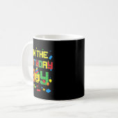 Mug Briques de construction Je suis le garçon d'annive (Devant gauche)