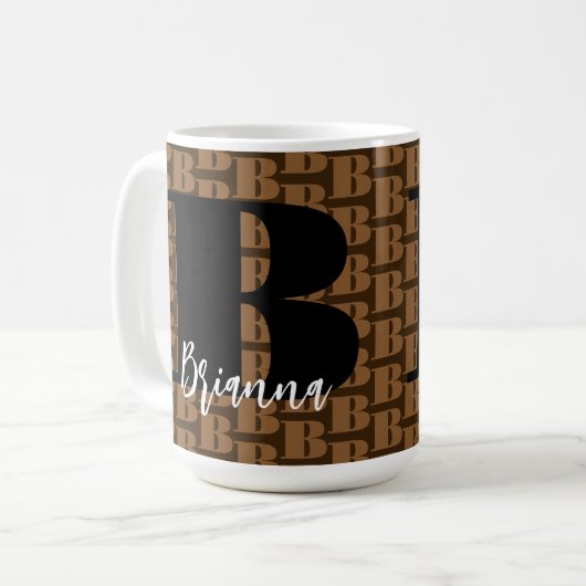 Mug Brown noir Monogramme blanc Nom du script moderne (Devant gauche)