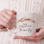 Mug Budget moderne naturel pampas herbe cadeau famille<br><div class="desc">Budget moderne bohème naturel pampas herbe famille cadeau personnalisé conception de tasse cadeau. Élégant texte de script et sur le feuillage botanique tendance avec cette couleur naturelle contemporaine beige,  terre cuite,  noir et turquoise.</div>