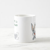 Mug BUGS BUNNY™ Allongé en train de manger une carotte (Centre)