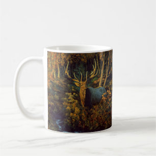 Mug Bull Elk dans la forêt d'automne