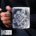 Mug Bumble Bee<br><div class="desc">Cette tasse à café amusante est l'illustration d'une abeille chatoyante et d'un texte hilarant qui dit : "Prêt à bouger", une pièce sur Prêt à râler. Si vous pouvez vous rapporter à des matinées où la bumble est plus votre vitesse que le grondement, surtout avant le café, alors c'est la...</div>