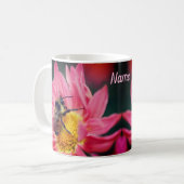 Mug Bumble Bee On Pink Daisy Flower Personnalisé (Devant gauche)