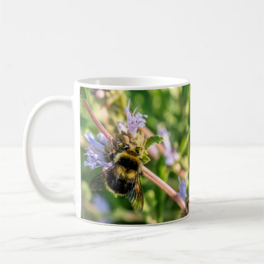 Mug Bumblebebe sur une boue de Fleur sauvage de lavand (Gauche)