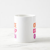 Mug Bureau Gossip Queen. (Centre)