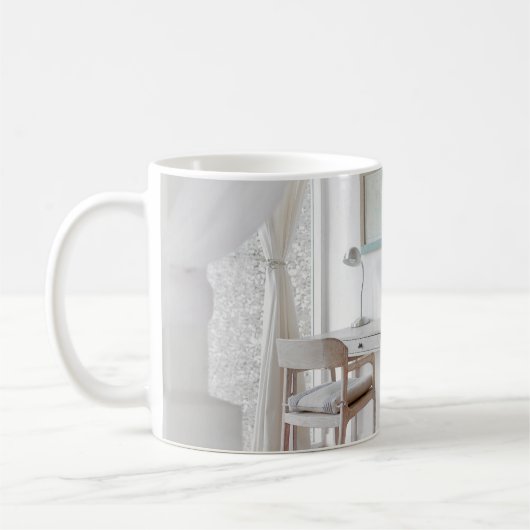 MUG BUREAU VIDE PRÈS DU RIDEAU (Gauche)