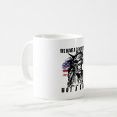 Mug Buste de la Liberté avec l'art du drapeau grunge (Devant gauche)