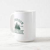 Mug Cabine Nom de famille Pins verts Arbres (Devant gauche)