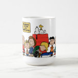 Mug cacahuètes | Le bonheur est d'être l'un des gangs<br><div class="desc">Le bonheur fait en effet partie du gang des cacahuètes, comme le montre la bande dessinée bien-aimée et ses diverses adaptations. Les personnages Peanuts, malgré leurs défauts et leurs luttes, trouvent de la joie dans leurs amitiés étroites et leurs expériences partagées.</div>