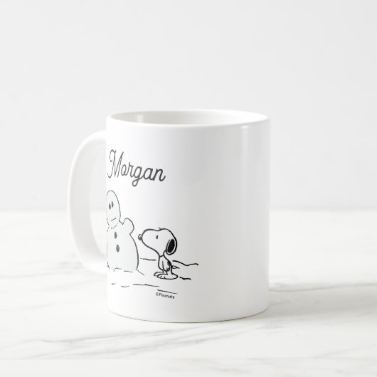 Mug cacahuètes | Snoopy Construit Un Snowman | Ajouter (Devant gauche)