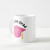 Mug Cadeau de casquette de diplômé de rose de diplômé (Devant gauche)