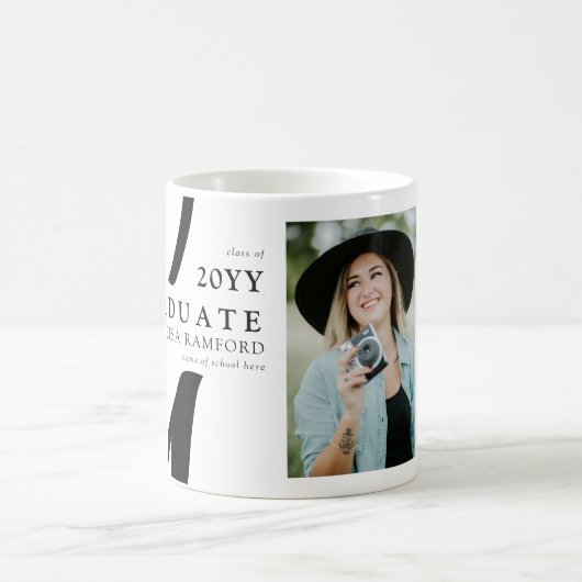 Mug Cadeau de graduation photo minimal Script Graduate (Centre)