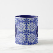 Mug Cadeau de monogramme initial élégant bleu gris (Centre)