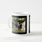 Mug Cadeaux d'ours Noir "Saumon Spots" (Devant gauche)
