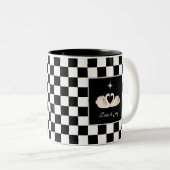 Mug Café à deux tons avec cygnes sur échiquier noi (Devant droit)