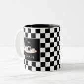 Mug Café à deux tons avec cygnes sur échiquier noi (Devant gauche)