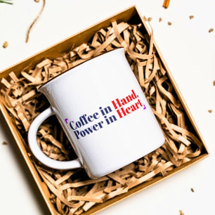 Mug Café à la main, puissance dans le coeur