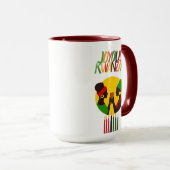 Mug café Kwanzaa avec des accents rouges, 15 oz (Devant droit)