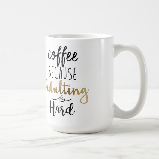 Mug Café Parce Que L'Adulte Est Dur | Typographie chic (Droite)