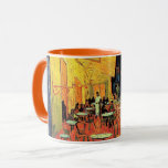 Mug Café Terrasse à la nuit par Vincent van Gogh<br><div class="desc">Le Café Terrace sur la Place du Forum de Vincent van Gogh est un post impressionnisme d'art vintage, une peinture architecturale de paysage urbain. Vue extérieure d'un restaurant avec tables, chaises, serveurs et personnes à manger. Une belle nuit avec des étoiles dans le ciel à Arles, France. À propos de...</div>