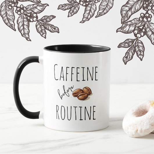 Mug Caféine avant la routine drôle de conception pour