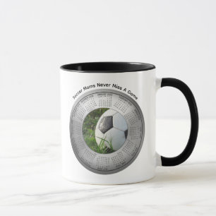 Mug Calendrier 2026 de la Maman de Footballeur Café