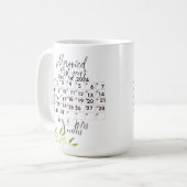Mug Calendrier de mariage personnalisé Date 1ère anniv (Devant gauche)
