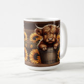 Mug Calf de vache Highland avec tournesol dans le seau (Devant droit)