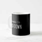 Mug Calme En Bas Vous Devez Calmer En Bas (Devant gauche)