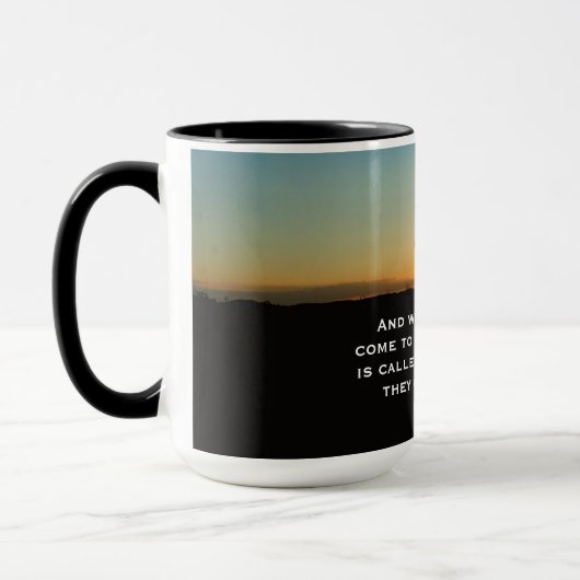 Mug Calvary at Sunset – Luke 23:33 Scripture Art (Gauche)