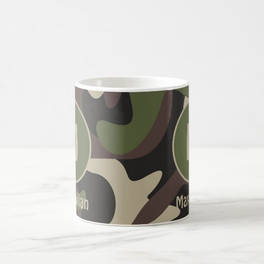 Mug Camouflage militaire Vert Motif Brown Monogramme (Centre)