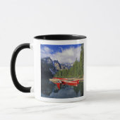 Mug Canada, Alberta, lac Moraine. La surface vitreuse (Gauche)