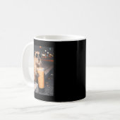 Mug Capybara buvant du café glacé Mème d'animal drôle (Devant gauche)