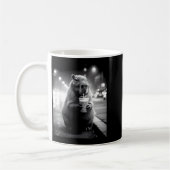 Mug Capybara buvant un café glacé mème d'animaux drôle (Gauche)