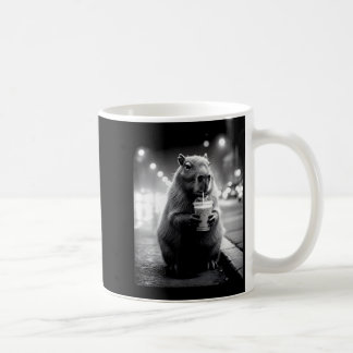 Mug Capybara buvant un café glacé mème d'animaux drôle