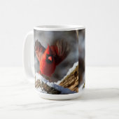 Mug Cardinal rouge dans la neige (Devant gauche)