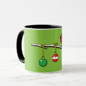 Mug Cardinal rouge sur une branche nue à Noël (Devant gauche)