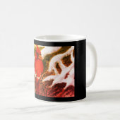 Mug Cardinal rouge vif dans les pins enneigés Café Mu (Devant droit)