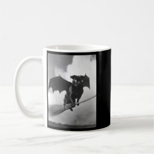 Mug Carlin gothique avec sorcière à balai ailes de cha