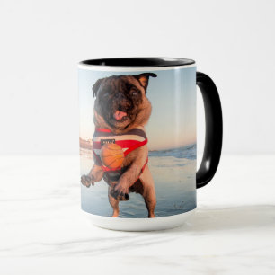 Mug Carlin jouant au bal sur la plage