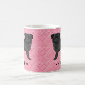 Mug Carlin noir Mops et coeurs roses avec nom (Centre)
